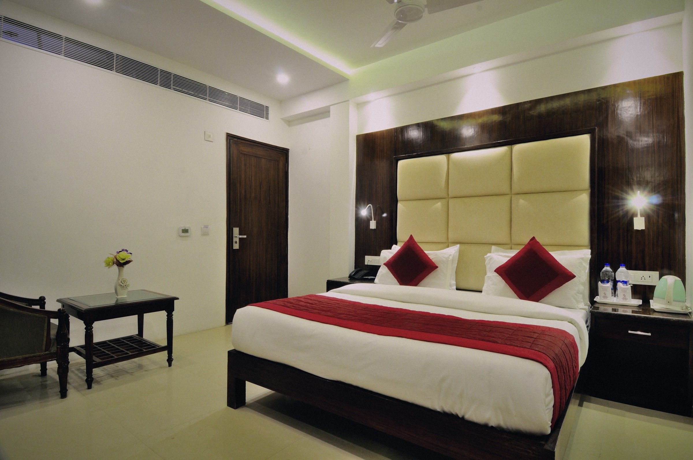 Super Deluxe room at The Yuvraj, photo 4