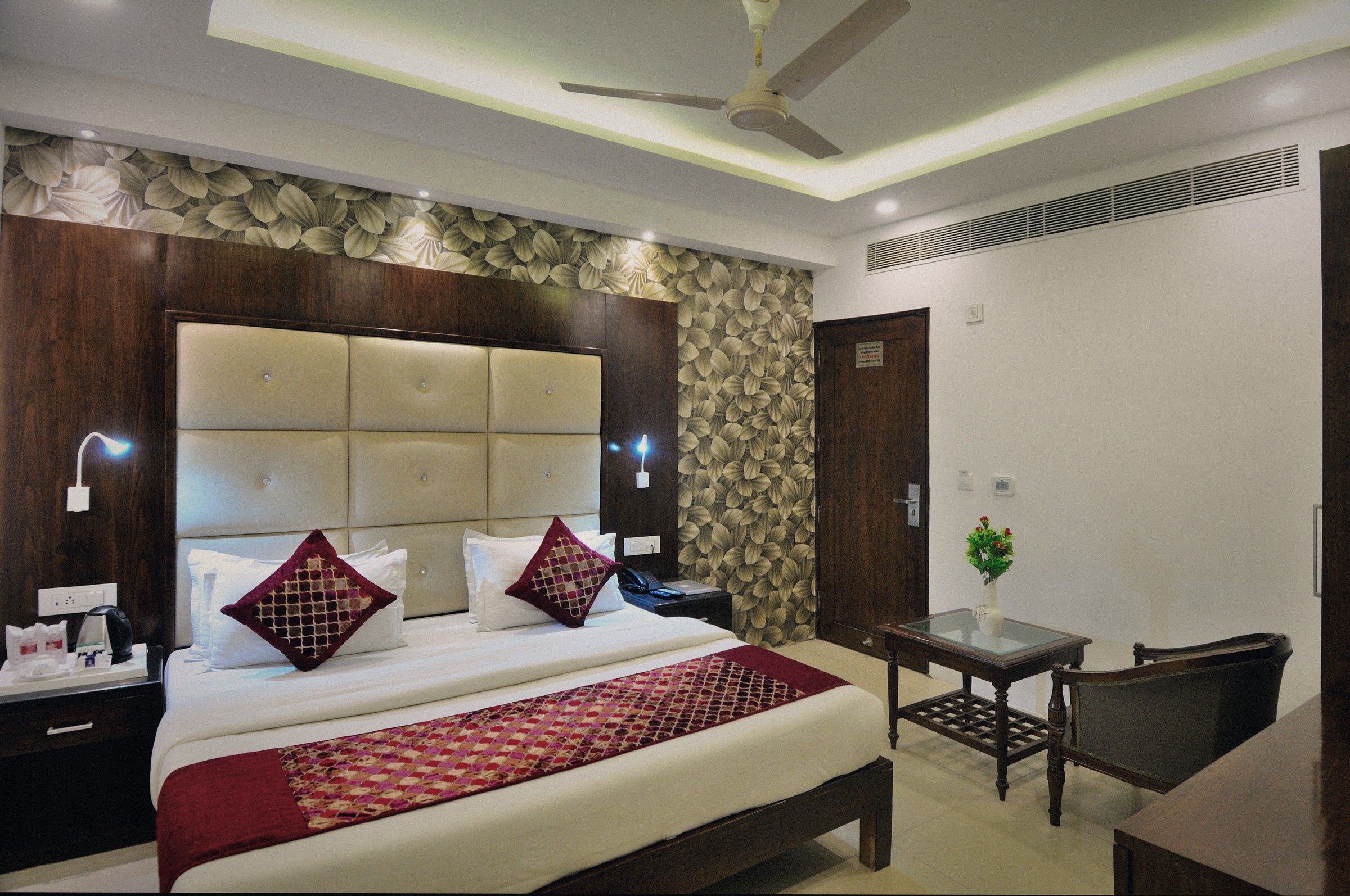 Super Deluxe room at The Yuvraj, photo 2