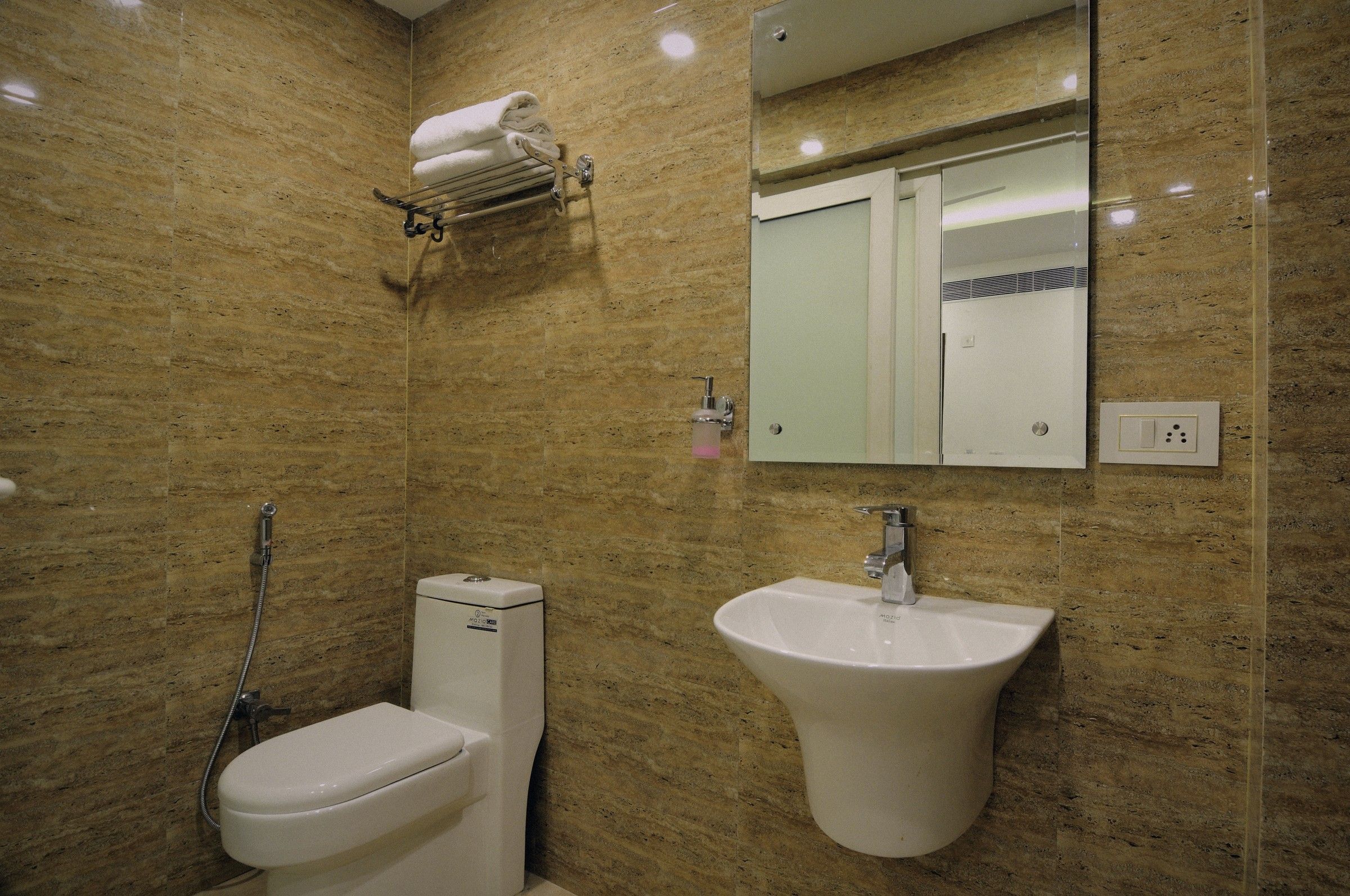 Super Deluxe bathroom