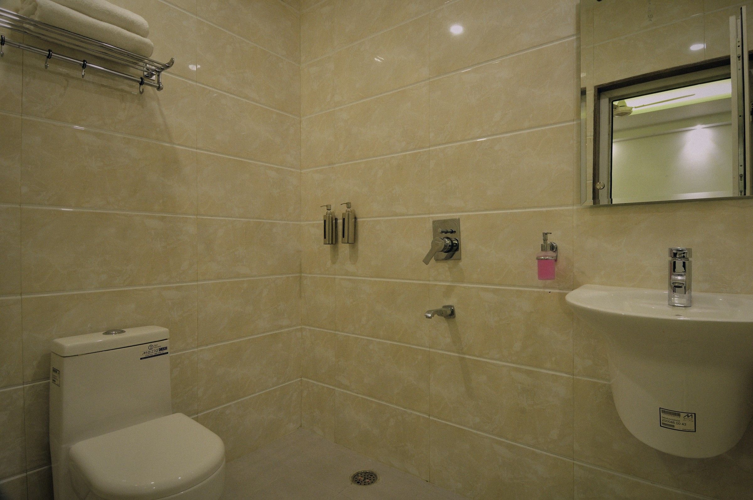 Deluxe Twin bathroom